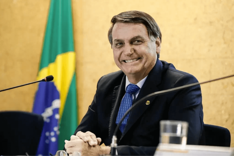 Jair Bolsonaro lidera em MG com mais de 53% dos votos válidos