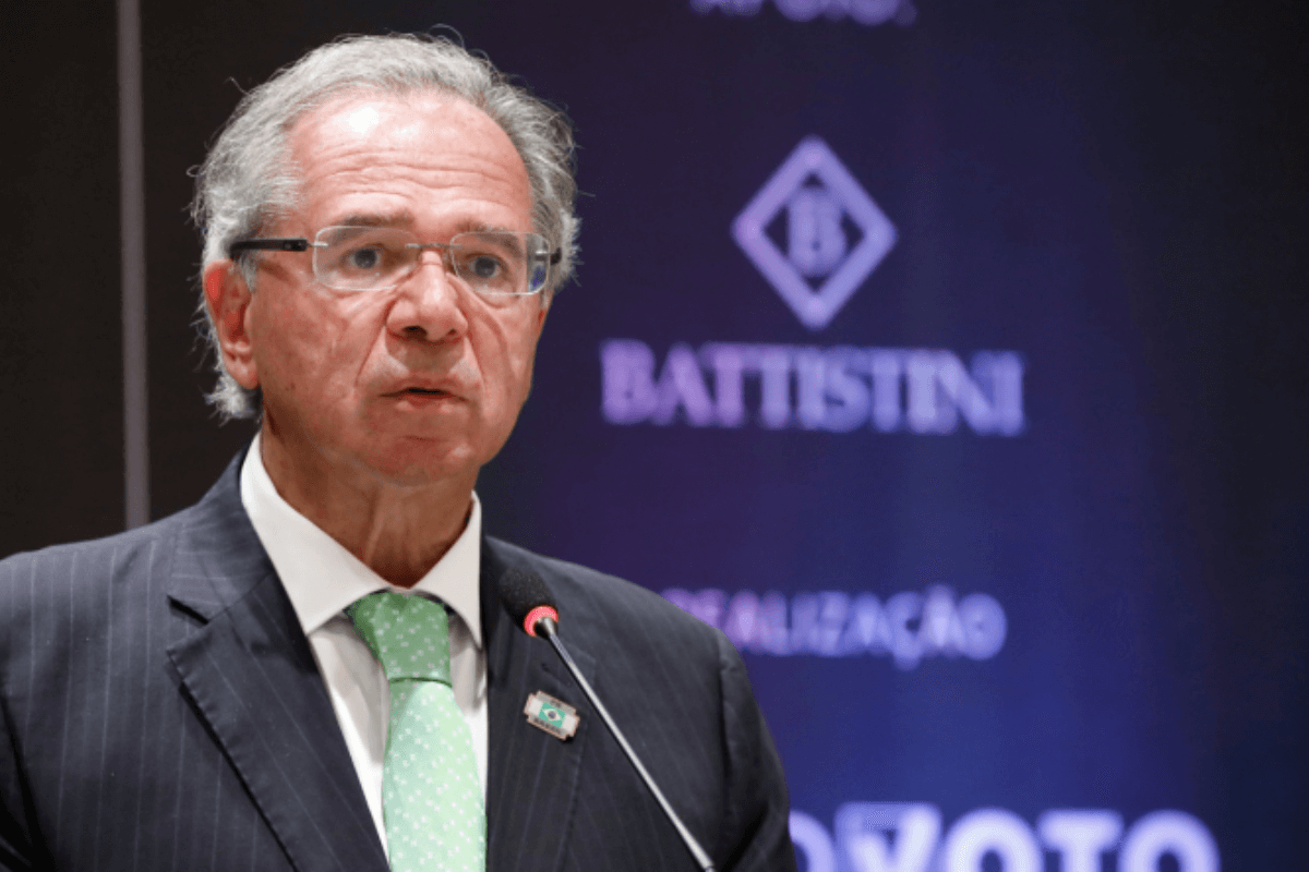 Paulo Guedes confirma salário mínimo e aposentadoria corrigidos pela inflação