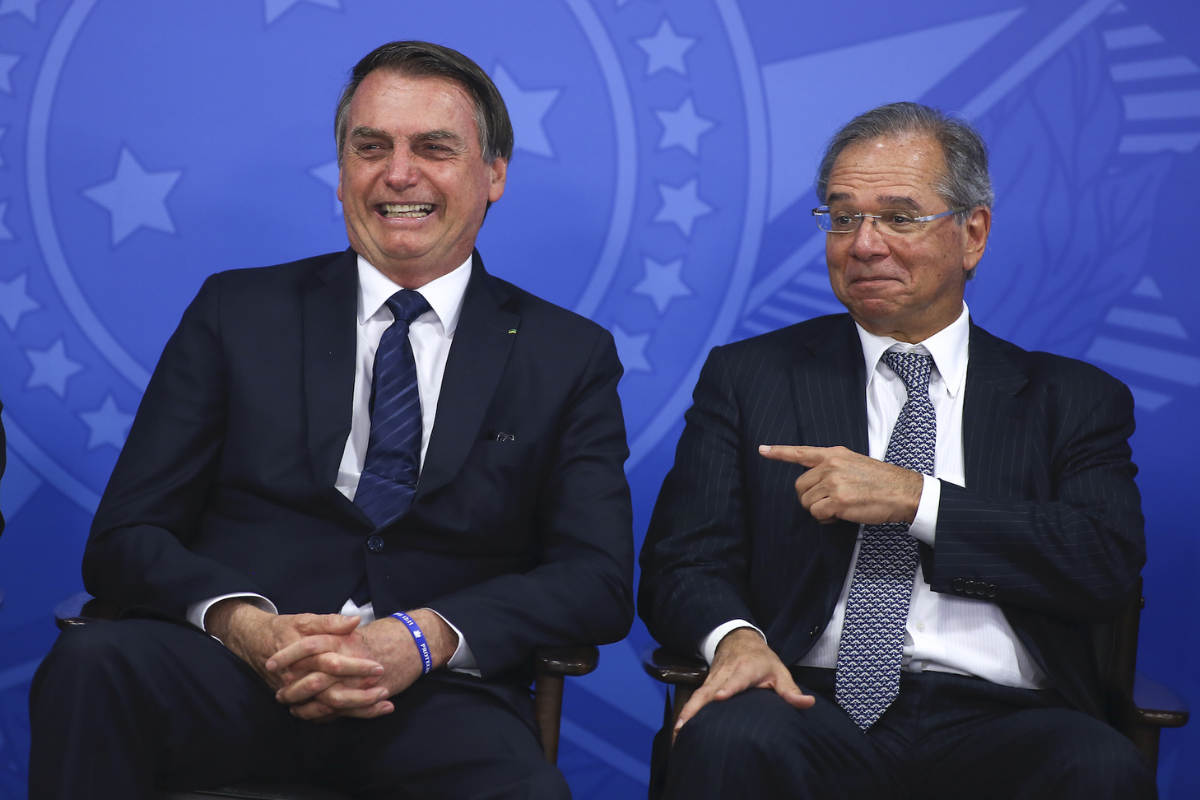 Jair Bolsonaro promete aumentar o salário mínimo acima da inflação em 2023