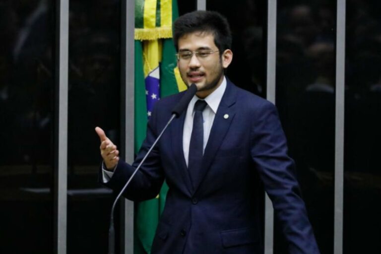 O deputado Kim Kataguiri sofre agressão na Unifesp