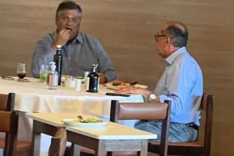 Gilmar Mendes e Flávio Dino são flagrados almoçando juntos