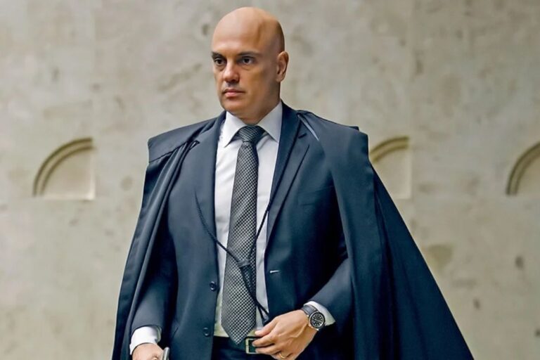 Alexandre de Moraes afasta prefeito do cargo que apoiou manifestações