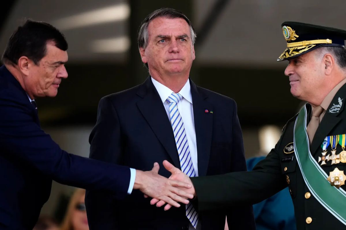 Jair Bolsonaro exonera General Freire Gomes do Comando do Exército