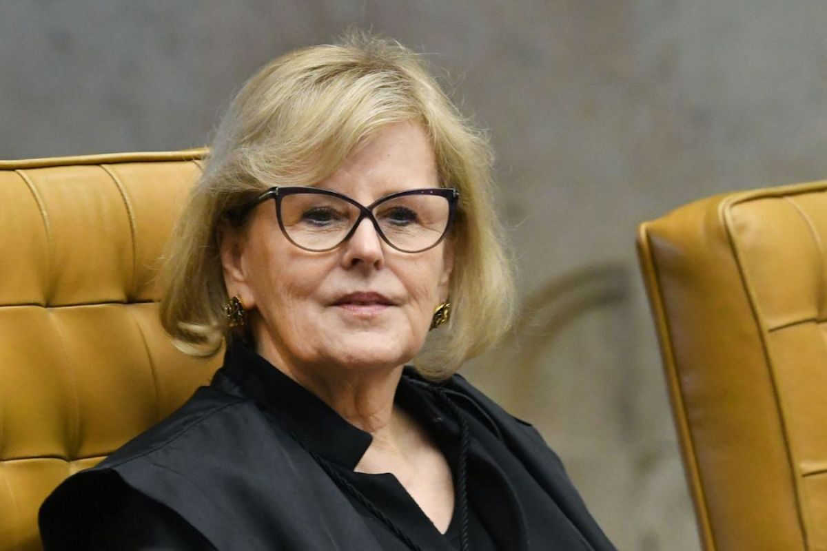 Rosa Weber dá 48h para Jair Bolsonaro explicar indulto natalino