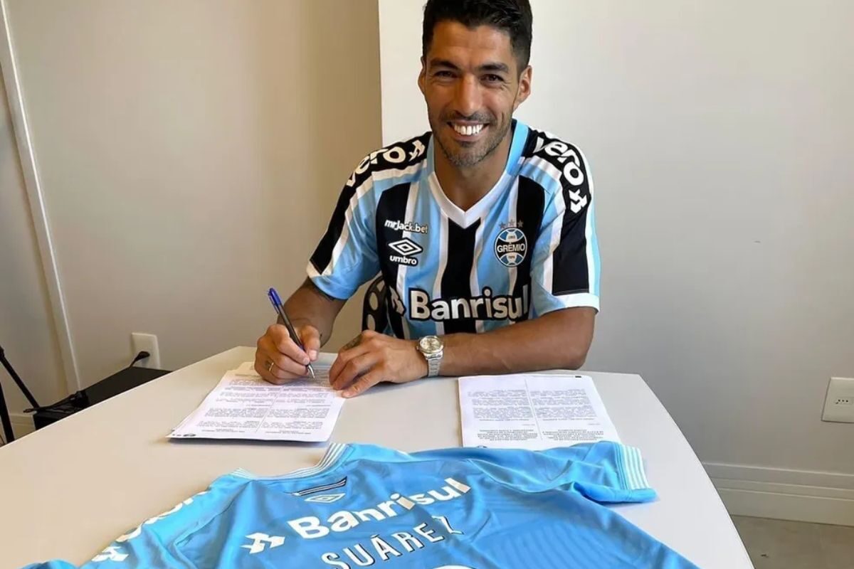 Grêmio anuncia contratação do craque Luís Suárez