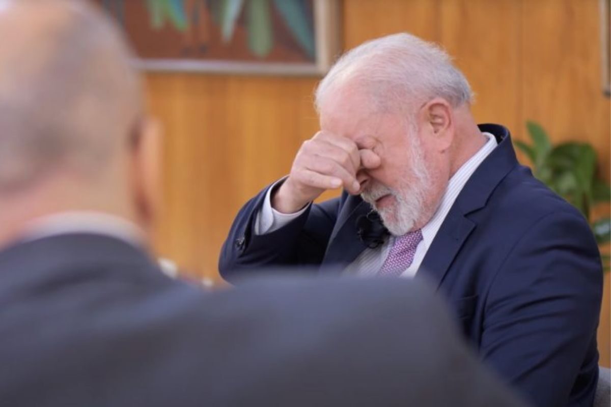 Oposição realiza pedido de impeachment de Lula após caso Moro