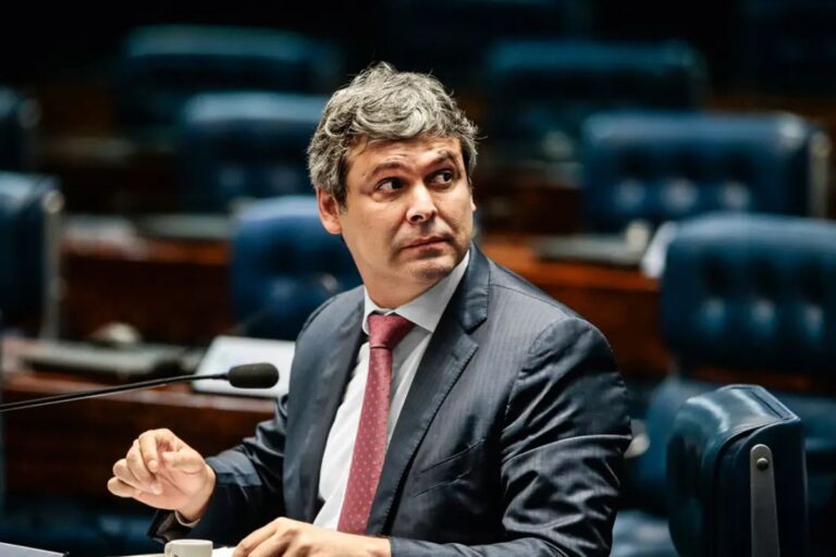 Lindbergh quer fixar teto para taxa de juros de empréstimos