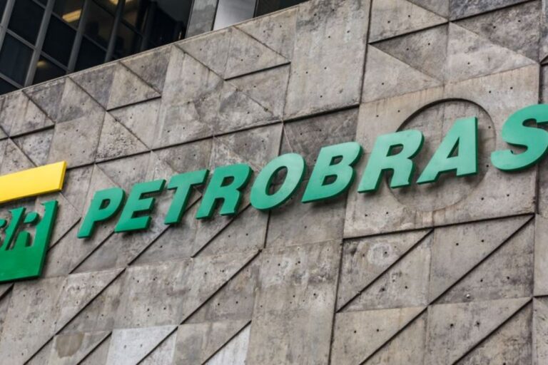 Petrobras aprovou o reajuste de 13,65% no salário de diretores