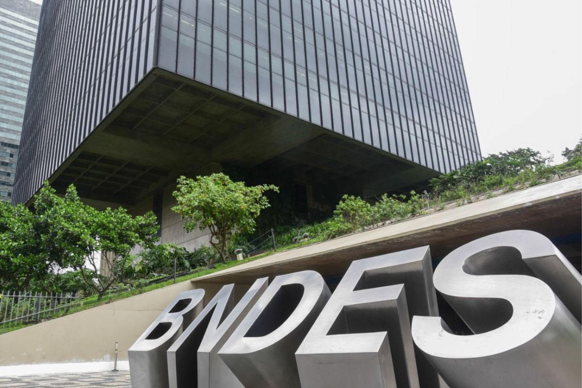 BNDES considera opções para receber dívida da Venezuela, sendo a energia uma delas