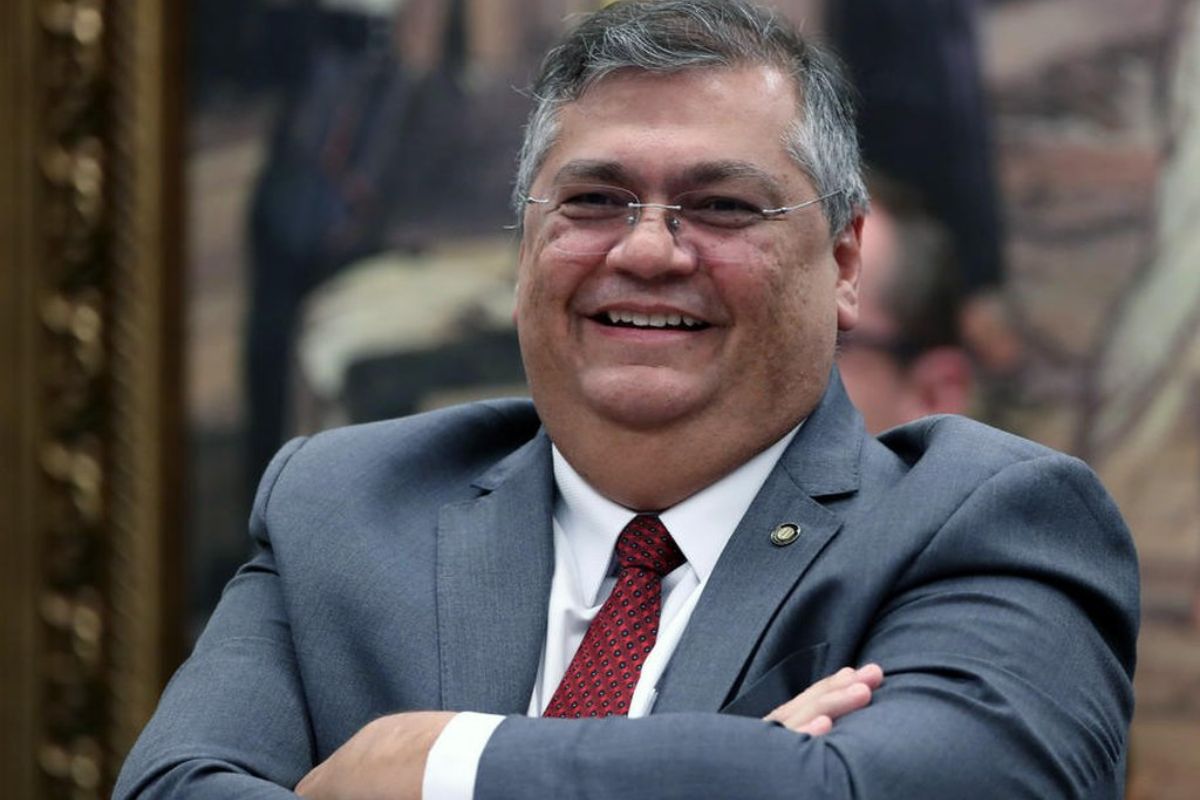 Senadores protocolam representação criminal contra Flavio Dino