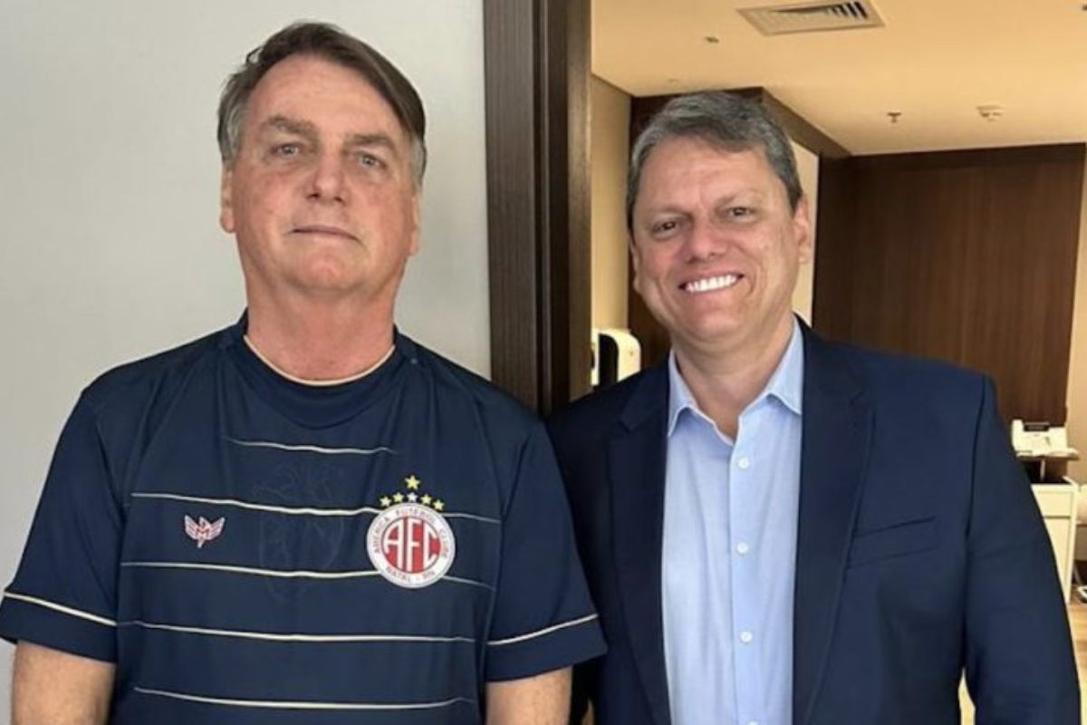 Bolsonaro Reúne-se em Encontro Confidencial com Advogados no Palácio dos Bandeirantes