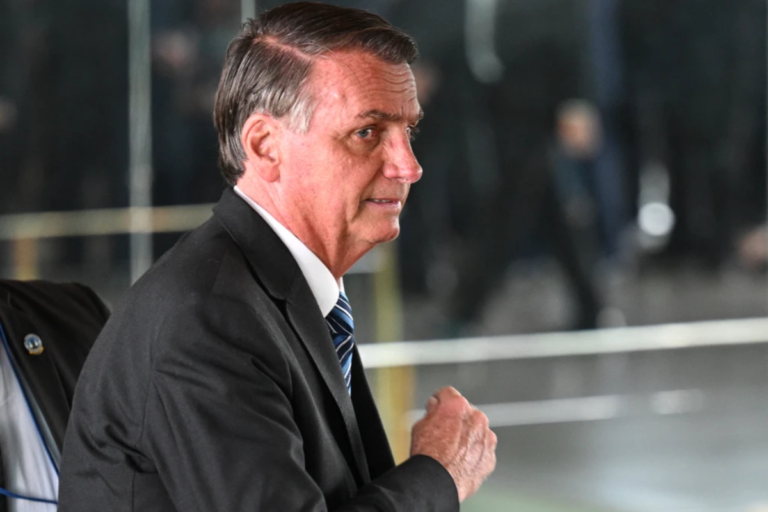 STF intima Jair Bolsonaro e André Janones