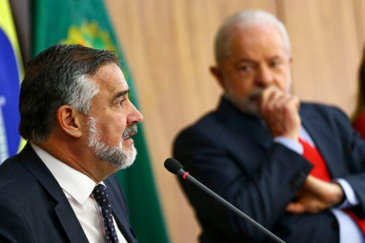 Ministro alega que excesso de viagens internacionais de Lula foi “imposição” para ‘reconstruir’ a imagem do Brasil