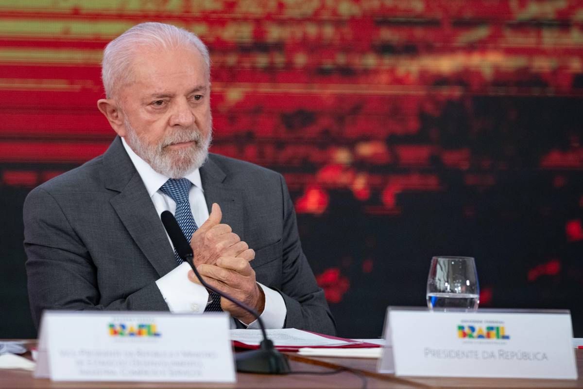 Lula cobra comprometimento e eficiência dos ministros em novo acordo de reparação de Mariana