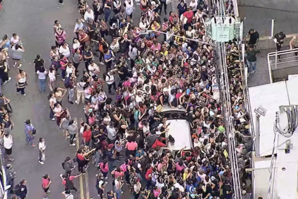 Longas filas em SP marcam corrida de trabalhadores para isenção de taxa sindical