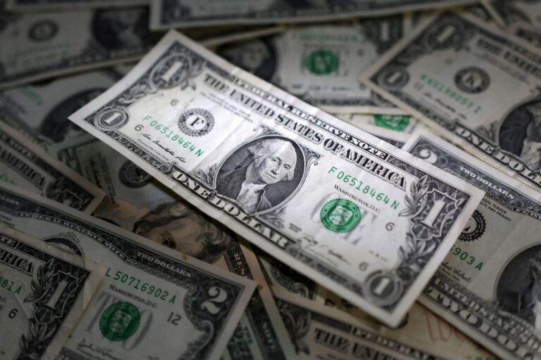 Dólar atinge recorde histórico de R$6,08 em meio à crise no pacote fiscal