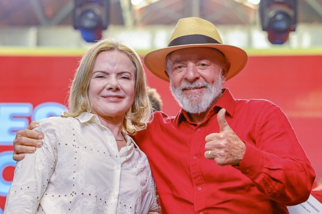 Lula Nomeia Gleisi Hoffmann para Secretaria de Relações Institucionais