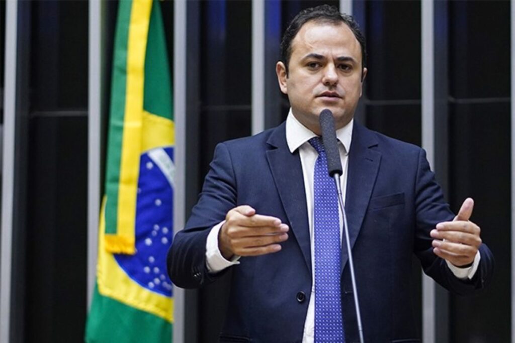 Conselho de Ética aprova cassação de Glauber Braga e decisão segue para o plenário