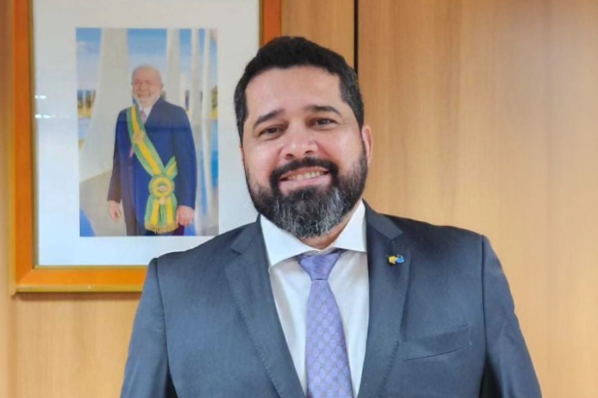 Presidente dos Correios antecipa saída em meio à crise e pressão política