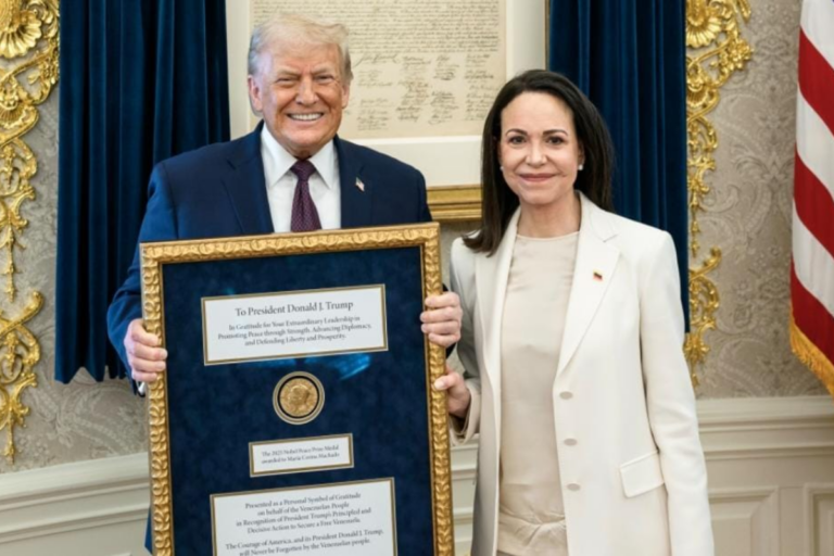 María Corina Machado se encontra com Trump na Casa Branca e entrega medalha do Nobel da Paz