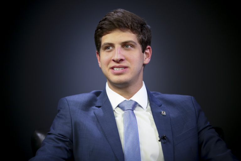 Câmara do Recife inicia votação de pedido de impeachment contra João Campos nesta terça-feira