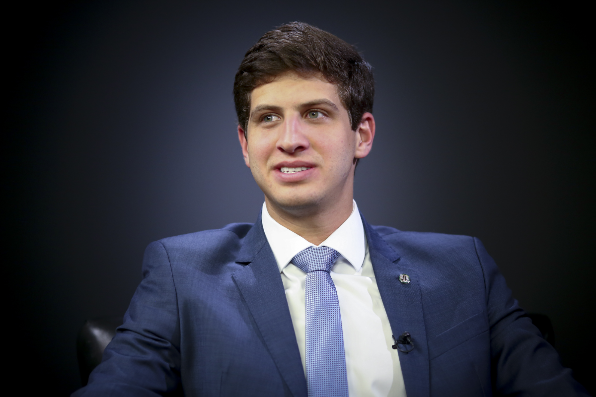 Câmara do Recife inicia votação de pedido de impeachment contra João Campos nesta terça-feira